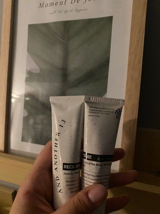 멈칫(MUMCHIT) 넥퍼퓸 NECKPERFUME 2가지 향 — 3점을 준 리뷰어가 2021년 11월 올린 사용 사진