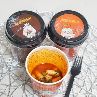 유비쿡 컵떡볶이 매운컵떡볶이2개/ 짜장컵떡볶이 2개  총 4개세트 — 4점을 준 리뷰어가 2021년 6월 올린 사용 사진