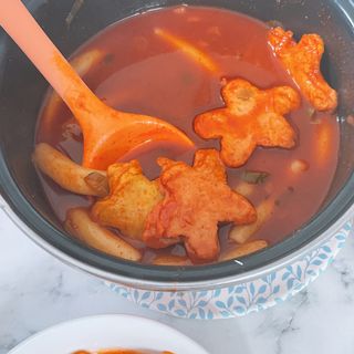 빨간키트 떡볶이 밀키트 2~3인분 매운맛 국물 떡볶이 만들기 쉬운 황금 레시피 분말 소스로 간편한 요리 — 5점을 준 리뷰어가 2021년 10월 올린 사용 사진