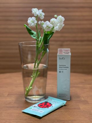 아임오 페미닌워시 150ML + 페미닌티슈6입 + 아임오스티커 + 쿠폰북 — 3.5점을 준 리뷰어가 2021년 10월 올린 사용 사진