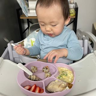 유비맘 캐릭터 실리콘 흡착 식판_색상 랜덤발송 — 5점을 준 리뷰어가 2021년 2월 올린 사용 사진