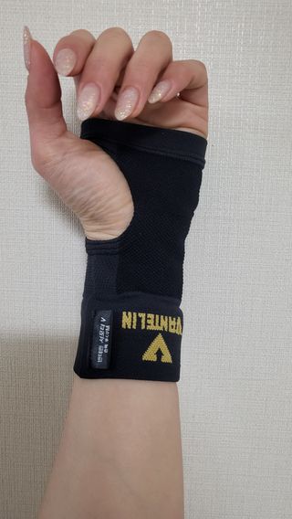 반테린서포터 손목 — 4.5점을 준 리뷰어가 2022년 4월 올린 사용 사진