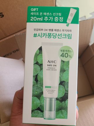 [AHC] 세이프온 에센스 선크림 올리브영 스페셜 증정 기획세트 — 5점을 준 리뷰어가 2022년 6월 올린 사용 사진