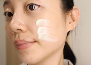 프리마인 선크림만 바꿨을 뿐인데 매일 물 2L챙겨먹고 기초케어 완벽하게 한 물빛피부 완성,셀라브UV프로텍터 — 5점을 준 리뷰어가 2023년 8월 올린 사용 사진