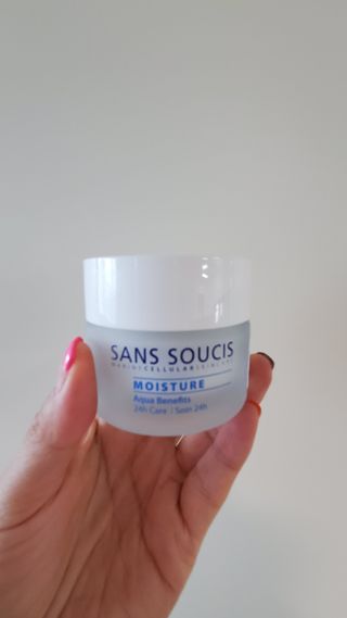산수시 아쿠아 베네핏 24h 수부지 물광 속건조 수분크림 50ml — 5점을 준 리뷰어가 2021년 8월 올린 사용 사진