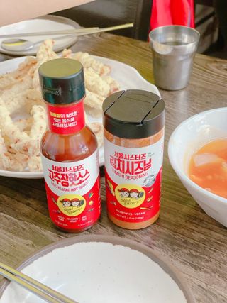 [서울시스터즈] 김치시즈닝 국내 최초 뿌려먹는 김치파우더 100g 1개+ 신제품 고추장 핫소스 185g 1개 — 5점을 준 리뷰어가 2021년 9월 올린 사용 사진