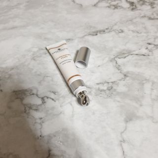 산수시 일루미네이팅 펄 영양 다크서클 스틱 아이 크림 케어 15ml — 5점을 준 리뷰어가 2021년 6월 올린 사용 사진