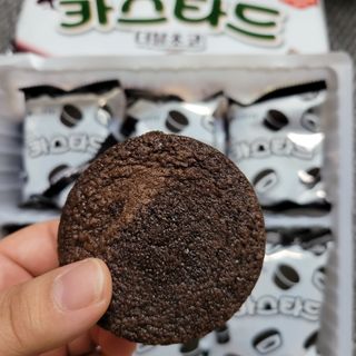 롯데제과 까망카스타드 더블초코 — 5점을 준 리뷰어가 2021년 5월 올린 사용 사진