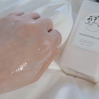 줄라이 모닝 _ JULY MORNING 줄라이모닝 하이드레이팅 퍼퓸드 바디앤핸드 에멀젼 — 5점을 준 리뷰어가 2021년 12월 올린 사용 사진