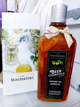 체코 비건화장품 마뉴팍투라 향좋은 맥주 샤워젤 (300ml) — 5점을 준 리뷰어가 2022년 6월 올린 사용 사진
