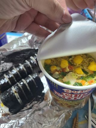 NISSIN 닛신 컵누들  4종 - 씨푸드오리지날, 씨푸드 스파이시, 씨푸드 커리, 씨푸드 XO소스 — 5점을 준 리뷰어가 2022년 12월 올린 사용 사진