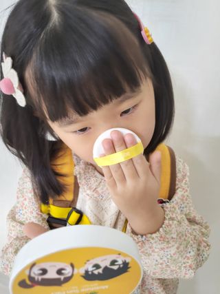 소이베베X신비아파트 모이스쳐 선팩트 SPF50+ PA+++ — 5점을 준 리뷰어가 2023년 4월 올린 사용 사진