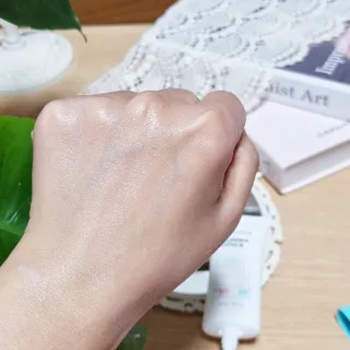 리더스코스메틱 리더스 카밍 바이오틱스 선 에센스 SPF 50+ PA++++ — 5점을 준 리뷰어가 2022년 6월 올린 사용 사진