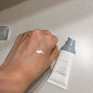 [스킨1004] 마다가스카르 센텔라 히알루-시카 워터핏 선세럼 50ml — 5점을 준 리뷰어가 2024년 5월 올린 사용 사진