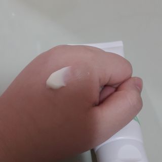 mom e 맘이 내추럴 베이비 케어 크림+바디오일 — 5점을 준 리뷰어가 2021년 1월 올린 사용 사진
