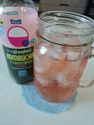 더그레잇티 콤부차 [매일유업] 더그레잇티 44kcal 콤부차 300ml *12개입 (오리지널 6개+베리리치 6개) — 5점을 준 리뷰어가 2023년 7월 올린 사용 사진