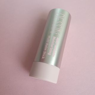 바르는뷰티 데생멀티밤 식물유래성분 97 저분자콜라겐 피부수분 미백 주름개선 멀티밤스틱 — 5점을 준 리뷰어가 2021년 10월 올린 사용 사진