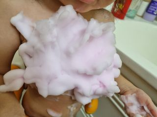 주식회사 권브라더스 [권브라더스] 목욕놀이 필수템, 핑키공주 유아버블클렌저 300ml 대용량 몽글몽글 구름 속 딸기향 — 5점을 준 리뷰어가 2022년 1월 올린 사용 사진
