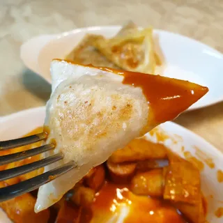 (주)성경순만두 곤약만두.콘치즈만두,삼각당면만두,당면 야끼만두,대구전통 납작만두,떡뽁이 매콤소스,달콤소스 — 5점을 준 리뷰어가 2023년 4월 올린 사용 사진
