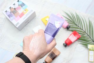 쿤달 BT21 시어버터 앤 마카다미아 퓨어 핸드크림 50ml 7구 기프트 세트 — 5점을 준 리뷰어가 2021년 3월 올린 사용 사진