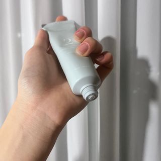 르핸스 퍼포밍 2 핸드&네일 비반트포렛/베티버포그 — 5점을 준 리뷰어가 2023년 1월 올린 사용 사진