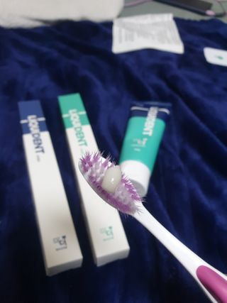 리퀴덴트 오랄케어 온가족용 리퀴덴트 더더 오랄케어 무불소 치약 + 임상시험완료 이중 미세 엠보싱 칫솔 올데이세트 — 5점을 준 리뷰어가 2021년 1월 올린 사용 사진