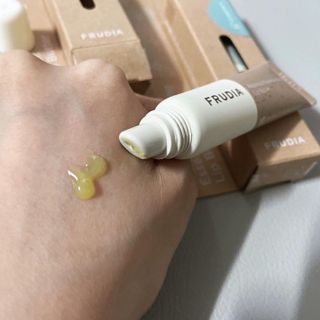 [후르디아] 올리브영 착한보습 비건 립버터 2종 — 3점을 준 리뷰어가 2022년 11월 올린 사용 사진