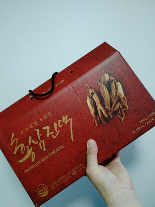 서울약사신협_프리미엄 6년근 홍삼진액_70mlx30포 — 3.5점을 준 리뷰어가 2021년 2월 올린 사용 사진