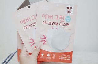 [에버그린] 2D 새부리형 KF80 중형 화이트 25매 — 5점을 준 리뷰어가 2021년 8월 올린 사용 사진