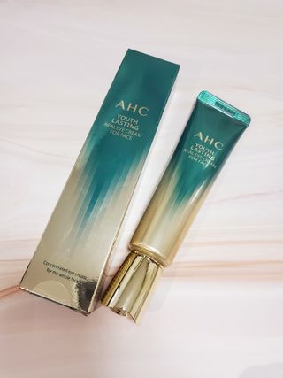 [NEW 탄력유턴 아이크림] AHC 유스 래스팅 리얼 아이크림 포 페이스 — 5점을 준 리뷰어가 2021년 2월 올린 사용 사진