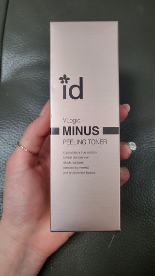 아이디플라코스메틱 아이디 브이로직 마이너스 필링 토너 110ml — 5점을 준 리뷰어가 2022년 1월 올린 사용 사진