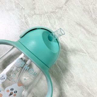 유비맘 트라이탄 코니빨대컵_컬러 랜덤 발송 — 4점을 준 리뷰어가 2021년 2월 올린 사용 사진