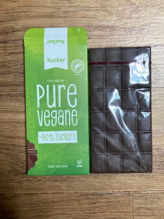 당류2g 자일리톨로 단맛을낸 슈카 퓨어비건 무설탕초콜릿 Xucker vegan 2개입 — 4.5점을 준 리뷰어가 2021년 4월 올린 사용 사진