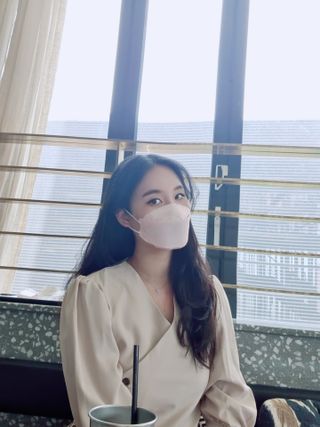 [이지아 마스크] 애니가드 더솔루션마스크 KF80 대형 컬러 4종 — 5점을 준 리뷰어가 2021년 6월 올린 사용 사진