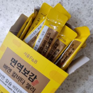 서울에프엔비 면역보감 뼈엔 칼비타 젤리 아연·칼슘·비타민D 20g X 15포 — 4점을 준 리뷰어가 2021년 11월 올린 사용 사진