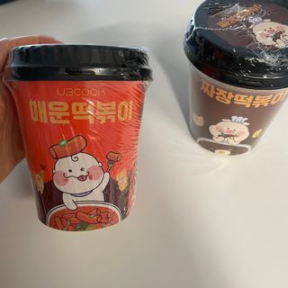 유비쿡 컵떡볶이 매운컵떡볶이2개/ 짜장컵떡볶이 2개  총 4개세트 — 4점을 준 리뷰어가 2021년 3월 올린 사용 사진