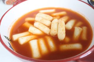 유비쿡 컵떡볶이 매운컵떡볶이2개/ 짜장컵떡볶이 2개  총 4개세트 — 5점을 준 리뷰어가 2021년 5월 올린 사용 사진