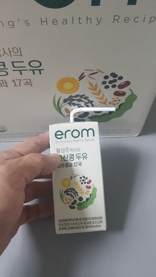 이롬 erom 황성주박사의 국산콩 두유 검은콩과 17곡 — 5점을 준 리뷰어가 2020년 12월 올린 사용 사진