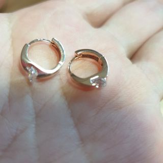 [골드앤디어] 14K 사선 큐빅 원터치 귀걸이_3color — 5점을 준 리뷰어가 2021년 6월 올린 사용 사진