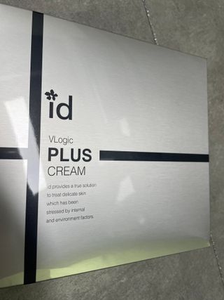 아이디플라코스메틱 아이디 브이로직 플러스 크림 15ml X 4EA — 4점을 준 리뷰어가 2022년 1월 올린 사용 사진