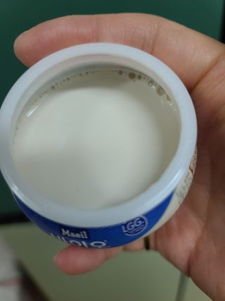 매일바이오 그릭요거트 오리지널 플레인 4개, 로스터리 커피믹스 4개 — 5점을 준 리뷰어가 2021년 12월 올린 사용 사진