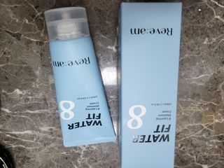나우 [리브엠]피부 속부터 겹겹이, 촘촘하게! 워터핏8중 수분착붙 크림 — 5점을 준 리뷰어가 2024년 12월 올린 사용 사진