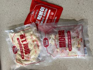 빨간키트 떡볶이 밀키트 2~3인분 매운맛 국물 떡볶이 만들기 쉬운 황금 레시피 분말 소스로 간편한 요리 — 5점을 준 리뷰어가 2021년 10월 올린 사용 사진