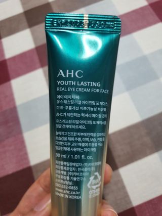 [NEW 탄력유턴 아이크림] AHC 유스 래스팅 리얼 아이크림 포 페이스 — 5점을 준 리뷰어가 2021년 3월 올린 사용 사진