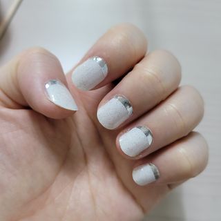 [네일가게] 햇빛에 닿으면 색이 변하는 신기한 햇살 반전 네일스티커_B — 5점을 준 리뷰어가 2021년 9월 올린 사용 사진