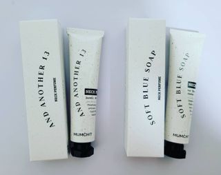 멈칫(MUMCHIT) 넥퍼퓸 NECKPERFUME 2가지 향 — 4.5점을 준 리뷰어가 2021년 12월 올린 사용 사진