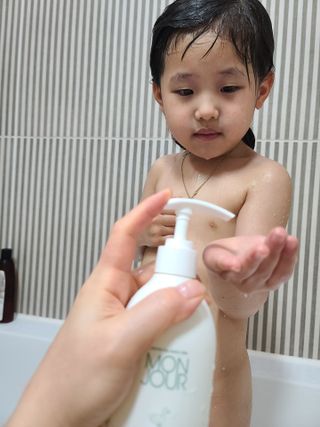 토박스코리아 몽쥬르 유아 샴푸앤워시 300ml — 5점을 준 리뷰어가 2021년 5월 올린 사용 사진
