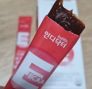 [인디닥터] 타이탄 BCAA 프로틴 젤리스틱 — 3점을 준 리뷰어가 2022년 5월 올린 사용 사진