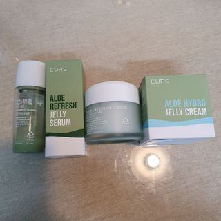 김정문알로에 큐어 큐어 알로에 리프레쉬 젤리 세럼, 큐어 알로에 하이드로 젤리 크림 — 3.5점을 준 리뷰어가 2021년 2월 올린 사용 사진