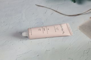 러브모아 향수 고체향수 승무원 고체향수 바르는 향수 니치향수 도손 우드세이지 앤 씨솔트 — 5점을 준 리뷰어가 2022년 11월 올린 사용 사진